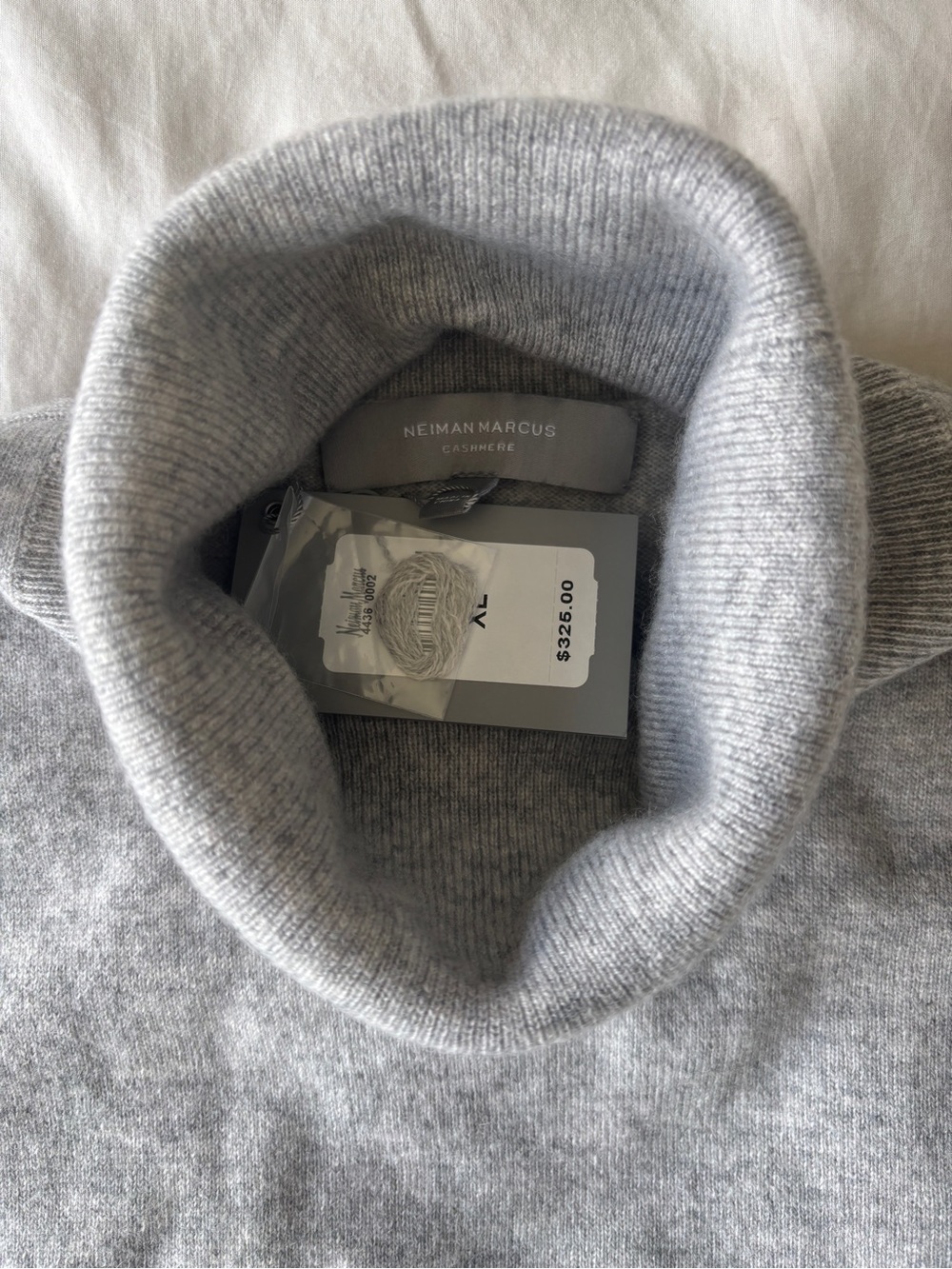 Neiman Marcus Cashmere Sweater Platinum Grey XL NWT - Picture 2 of 7